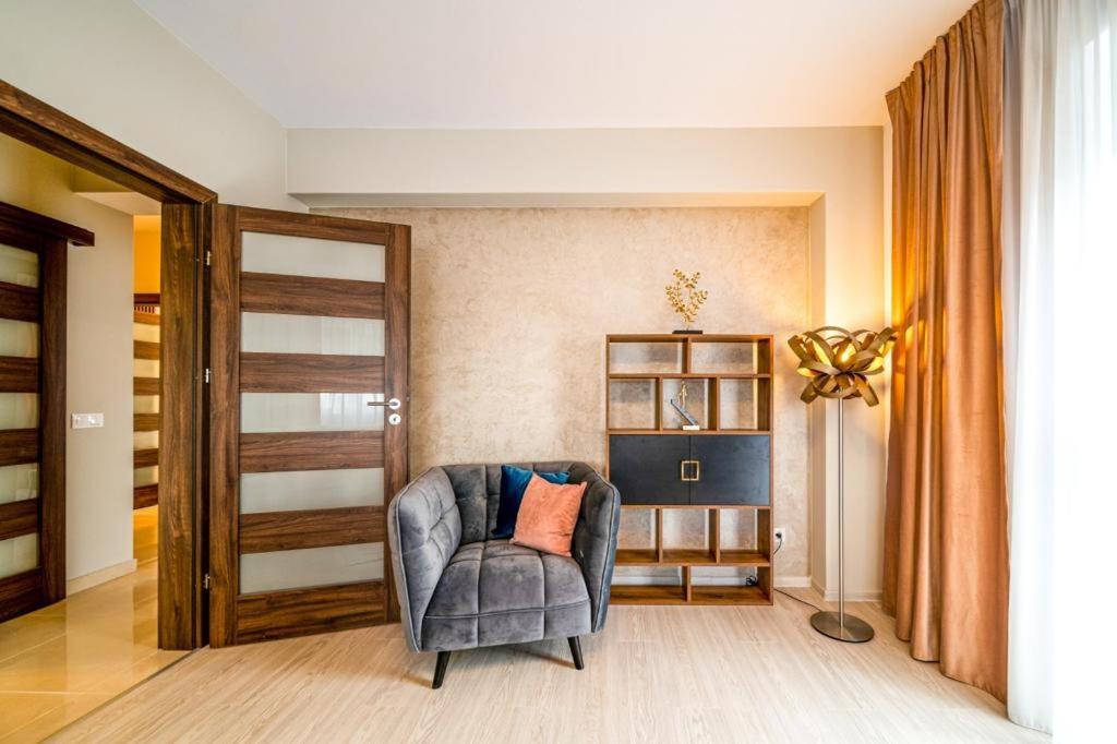 Pink Velvet Rk Ghimbav Apartment Exterior photo